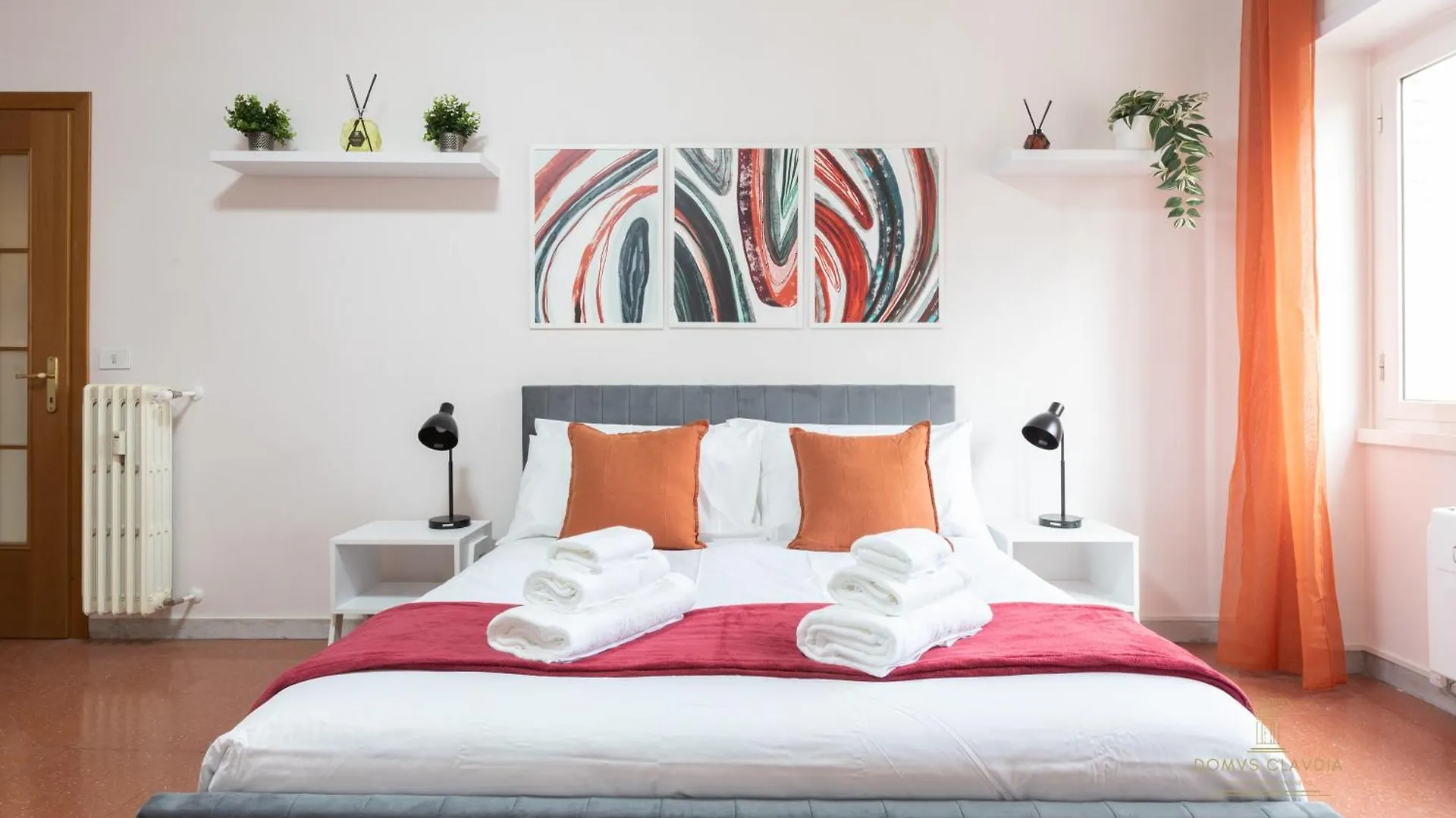 Domvs Clavdia - Metro Station, 8 Min To Center, Roma, 6Pax, A-C Apartment Italy