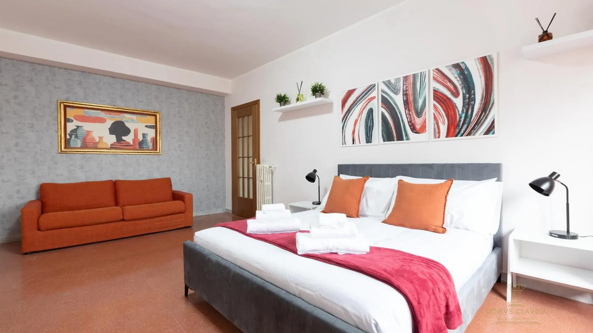 Domvs Clavdia - Metro Station, 8 Min To Center, Roma, 6Pax, A-C Apartment  Rome