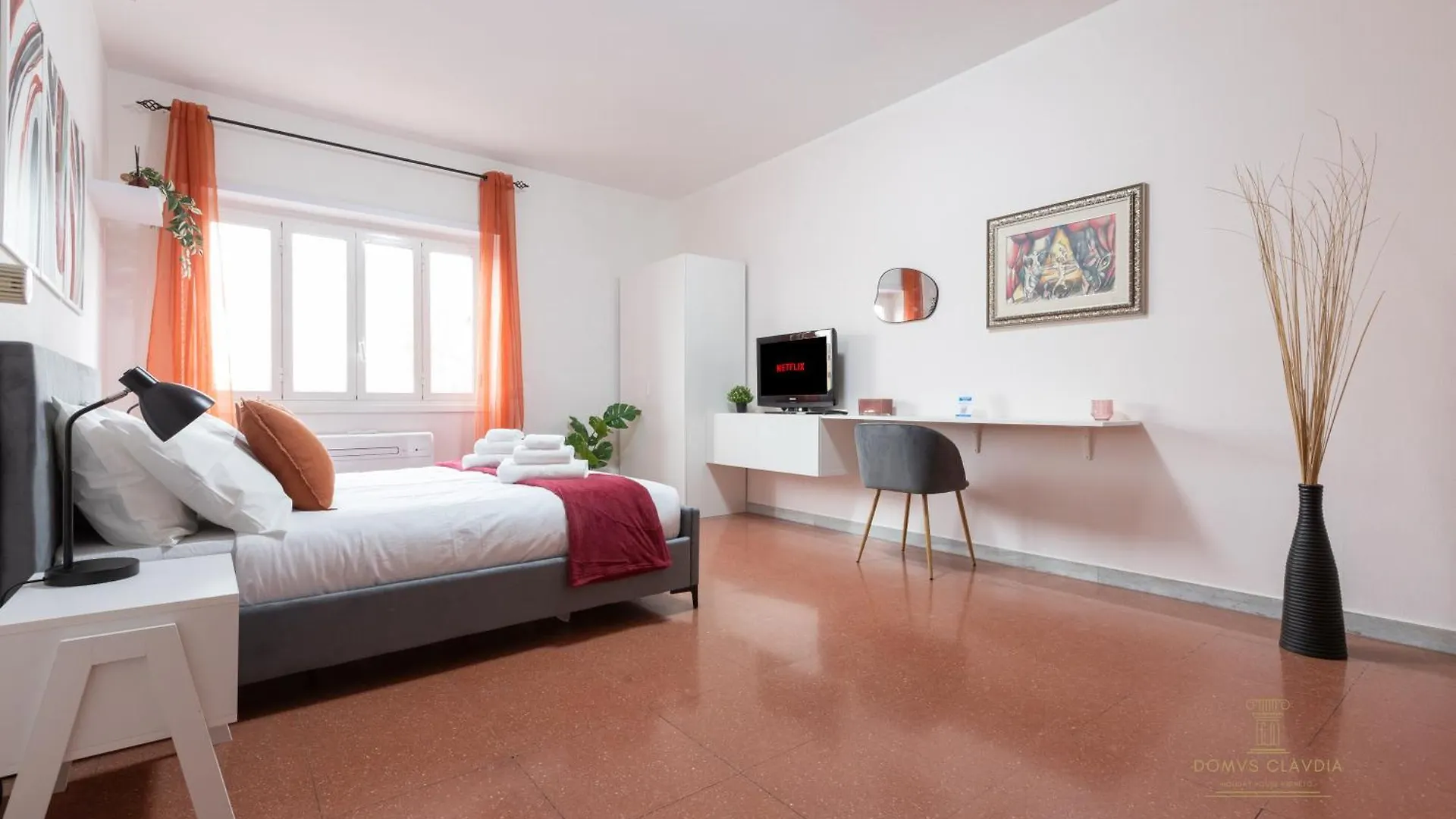 Domvs Clavdia - Metro Station, 8 Min To Center, Roma, 6Pax, A-C Apartment Italy
