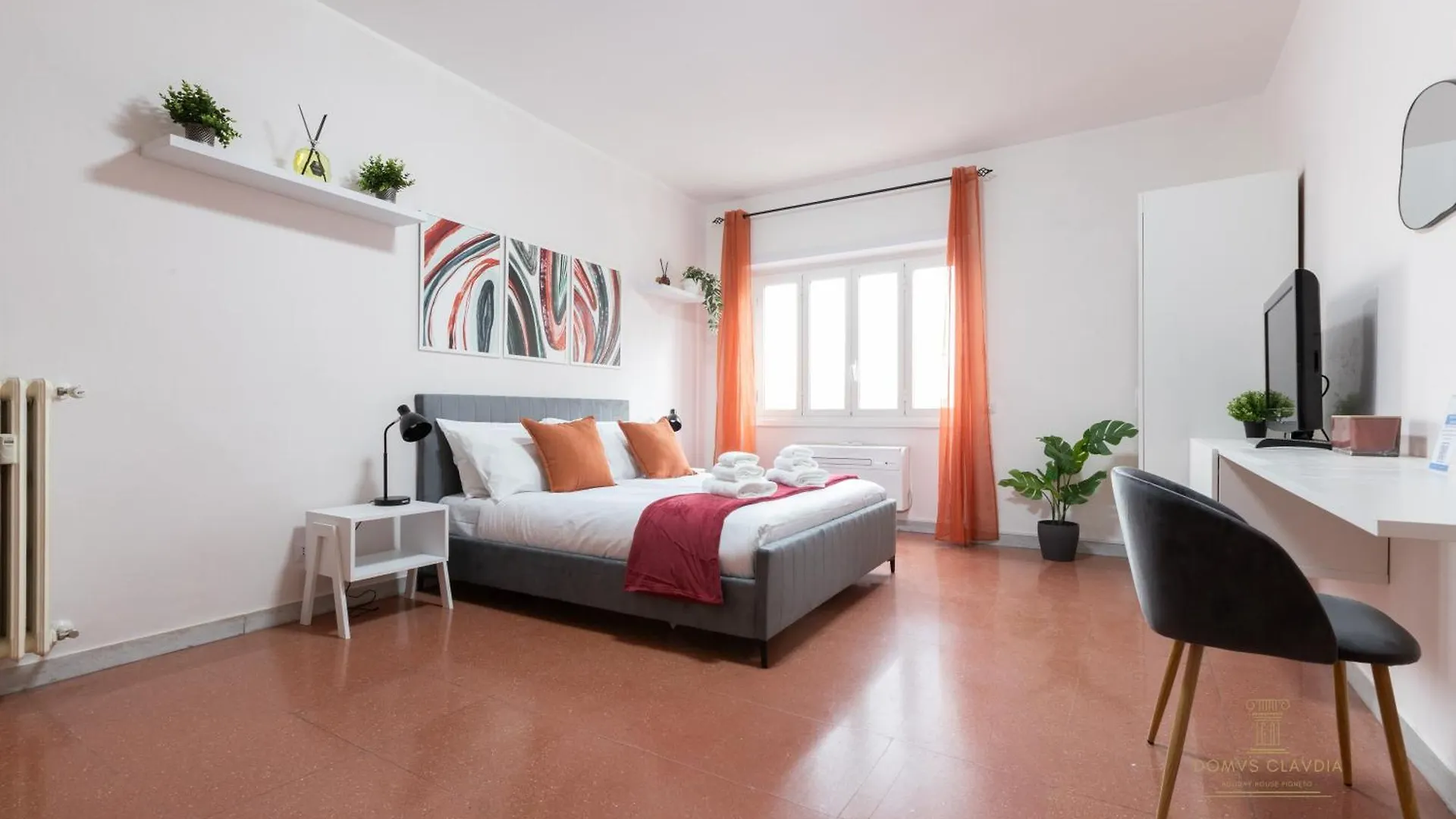 Domvs Clavdia - Metro Station, 8 Min To Center, Roma, 6Pax, A-C Apartment