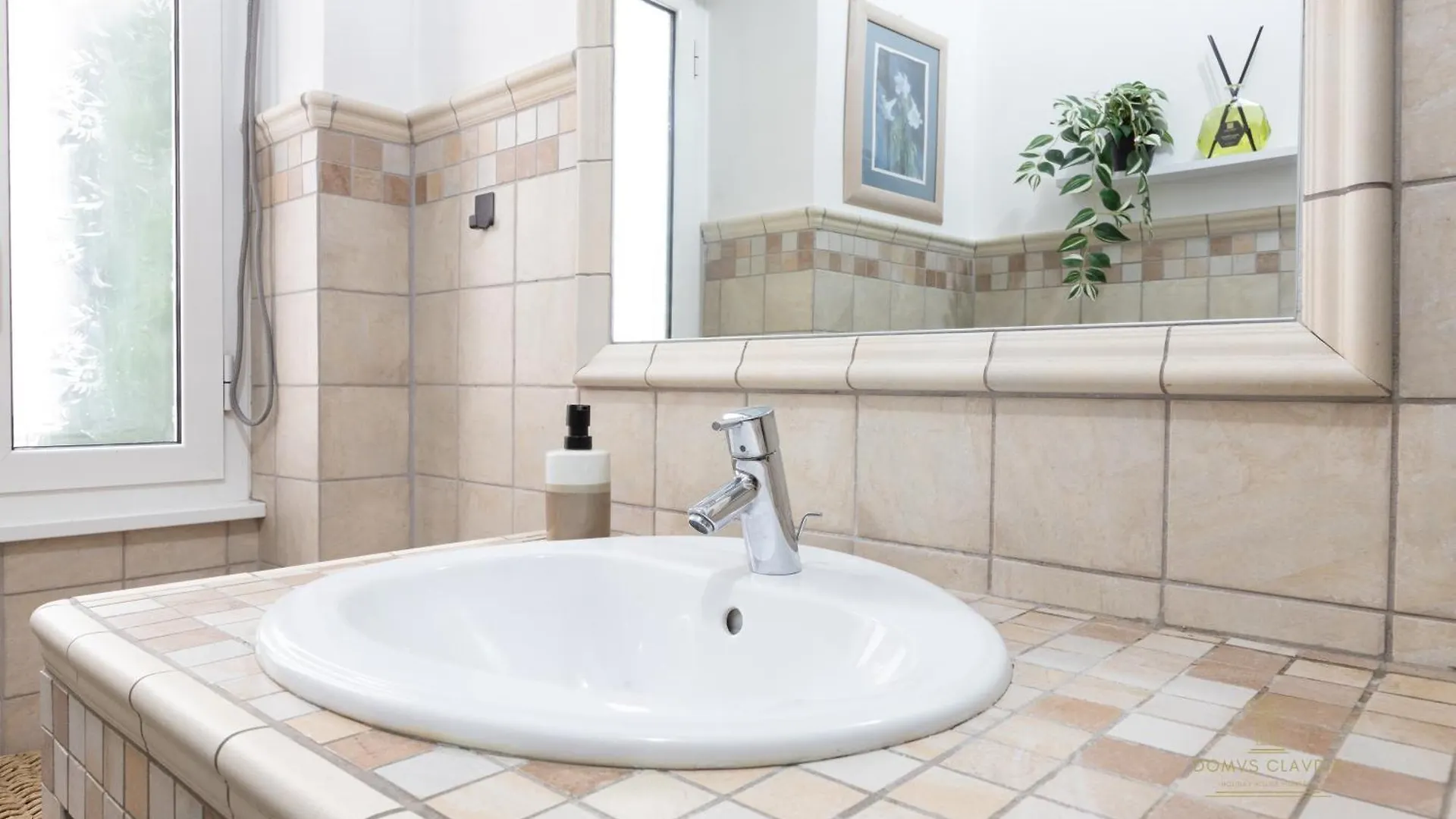 Domvs Clavdia - Metro Station, 8 Min To Center, Roma, 6Pax, A-C Apartment Rome