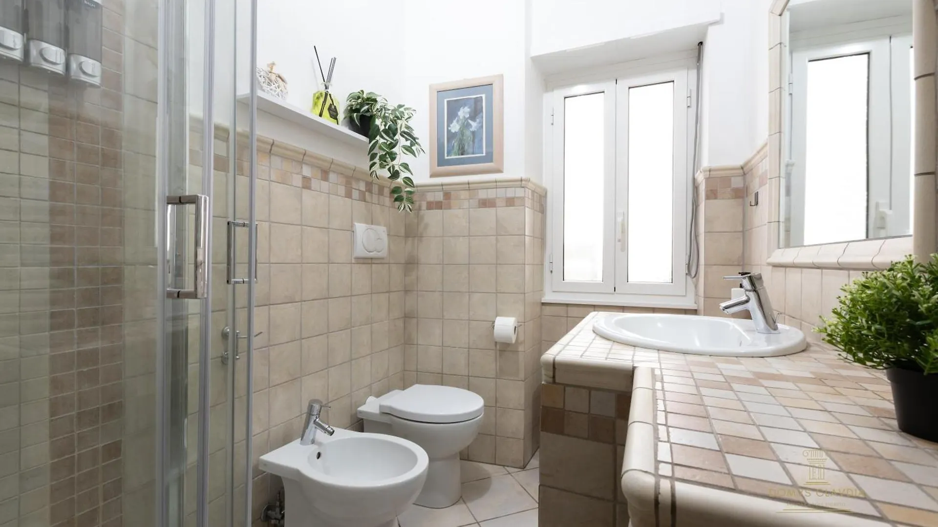 Domvs Clavdia - Metro Station, 8 Min To Center, Roma, 6Pax, A-C Apartment 0*, Rome