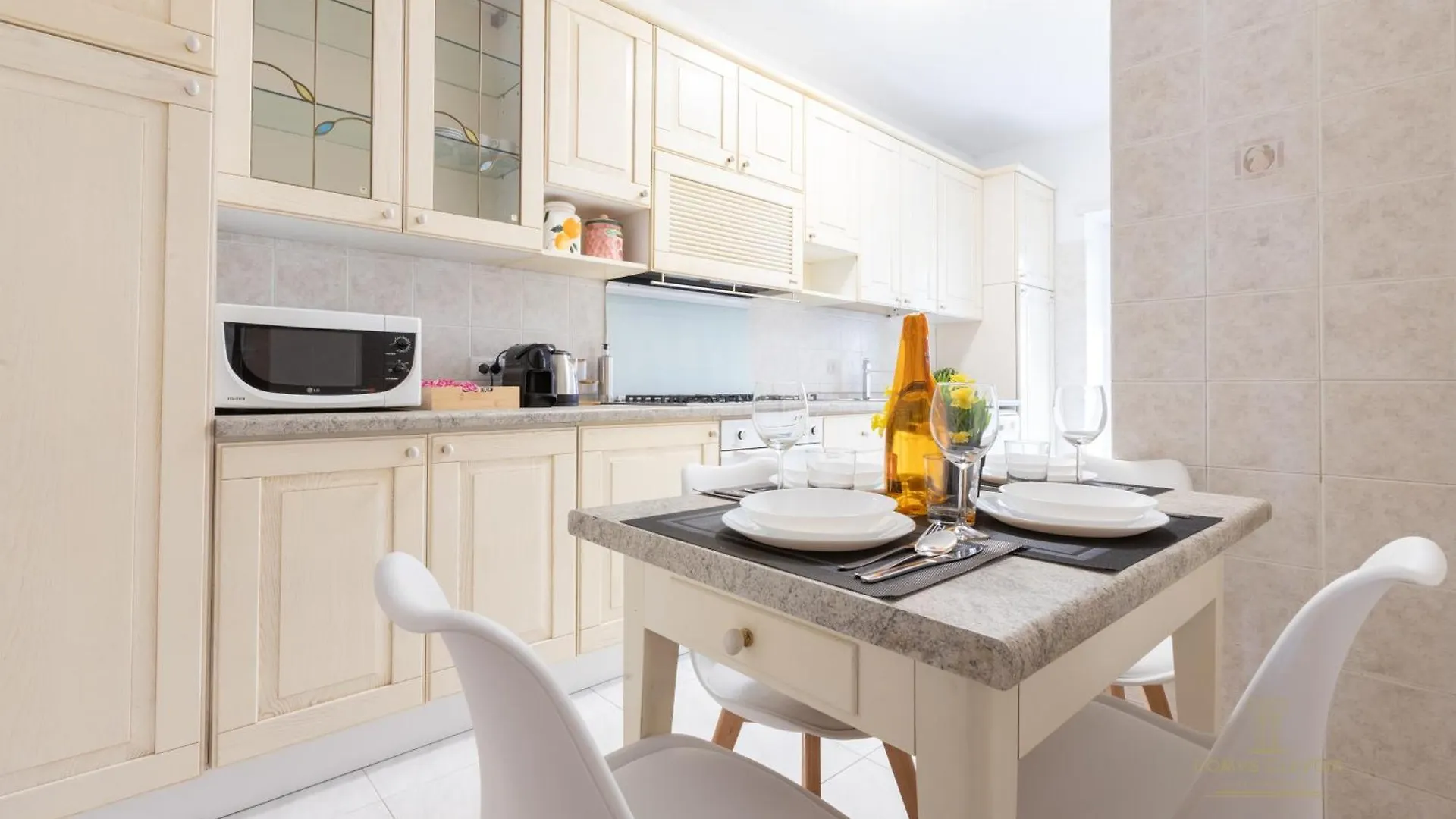 Domvs Clavdia - Metro Station, 8 Min To Center, Roma, 6Pax, A-C Apartment Rome