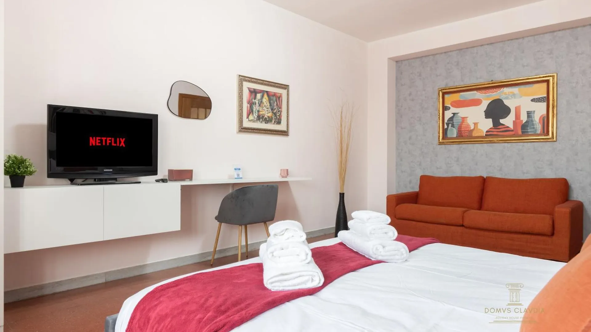 Domvs Clavdia - Metro Station, 8 Min To Center, Roma, 6Pax, A-C Apartment
