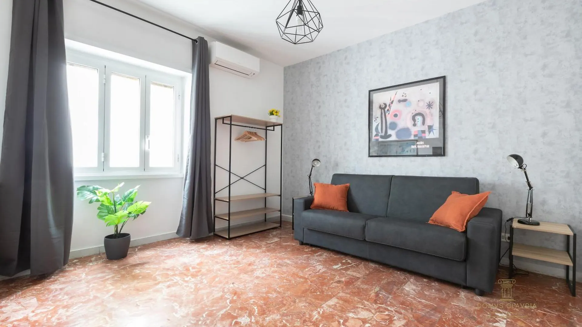 Domvs Clavdia - Metro Station, 8 Min To Center, Roma, 6Pax, A-C Apartment 0*, Rome Italy