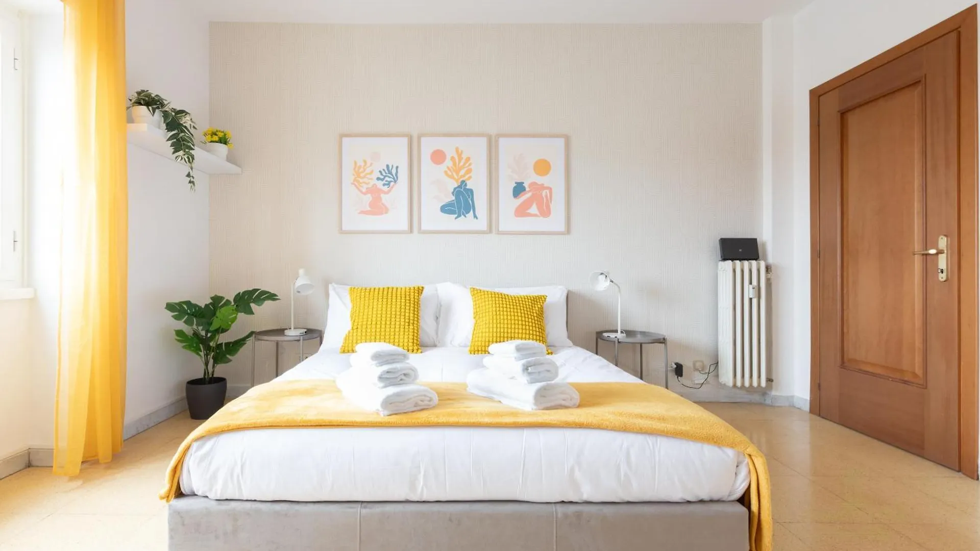 Domvs Clavdia - Metro Station, 8 Min To Center, Roma, 6Pax, A-C Apartment