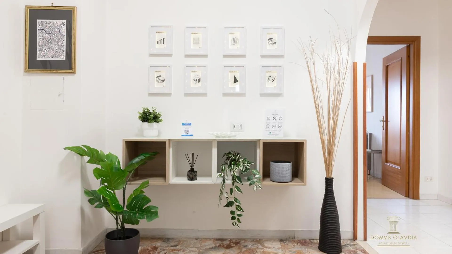 Domvs Clavdia - Metro Station, 8 Min To Center, Roma, 6Pax, A-C Apartment  Rome