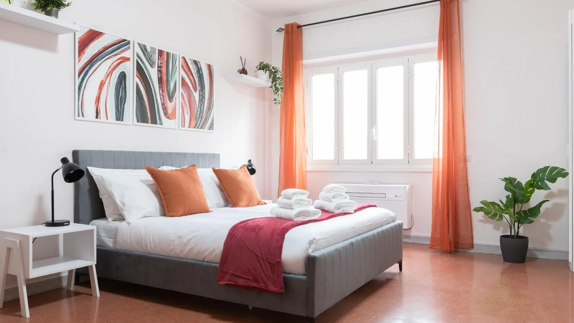 Domvs Clavdia - Metro Station, 8 Min To Center, Roma, 6Pax, A-C Apartment Italy