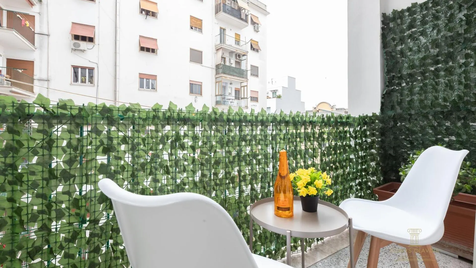 Domvs Clavdia - Metro Station, 8 Min To Center, Roma, 6Pax, A-C Apartment